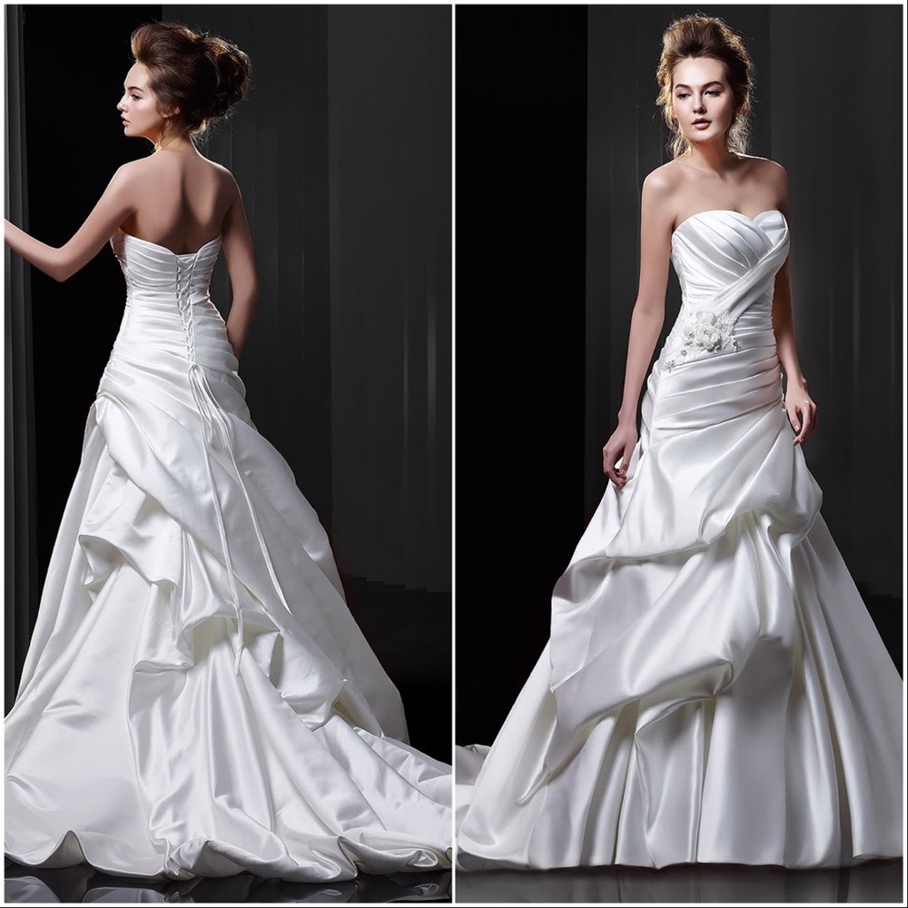 Discontinued Enzoani Beautiful Wedding Gown